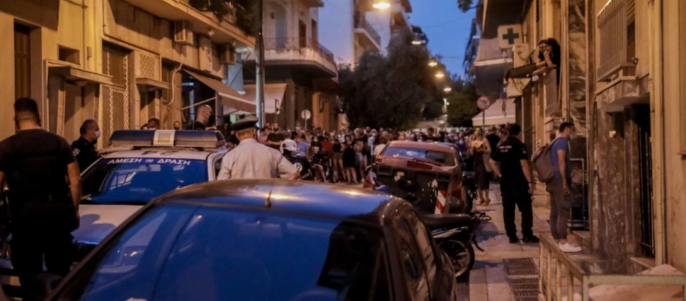 Πετράλωνα: «Η καθαρίστρια ήταν παραμορφωμένη από τα χτυπήματα και μισόγυμνη» λένε οι γείτονες